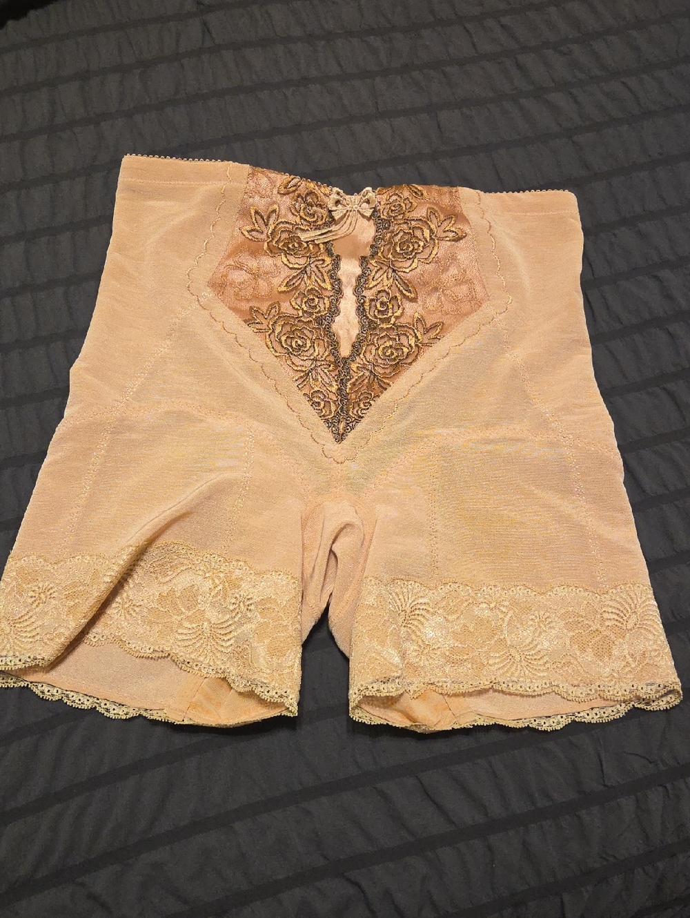 High-Waist Lace Shaping Shorts in Nude